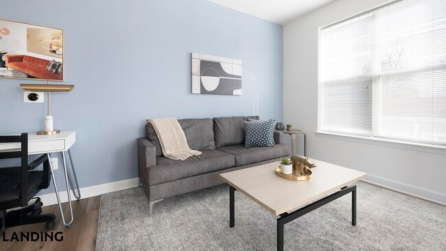 Building Photo - 909 Mansion Dr