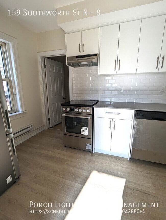Building Photo - Renovated Bachelor Unit with Private Kitch...