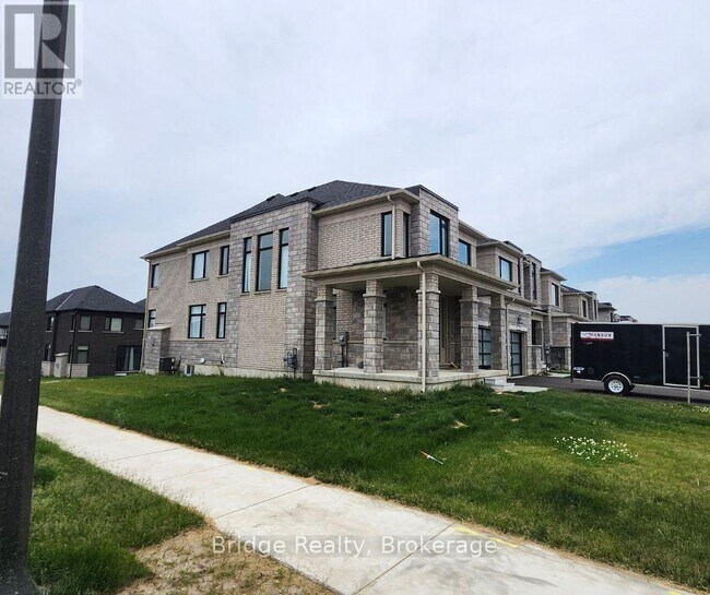 Building Photo - 744 Khalsa Dr