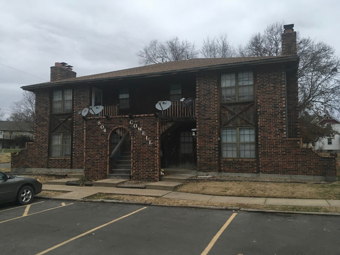 808 Cowell St Unit c, Paola, KS 66071 Apartments in Paola, KS