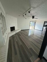 Building Photo - 2816 N Crescent Dr