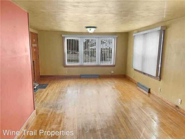Building Photo - 3 br, 1 bath House - 34 Collins Ave