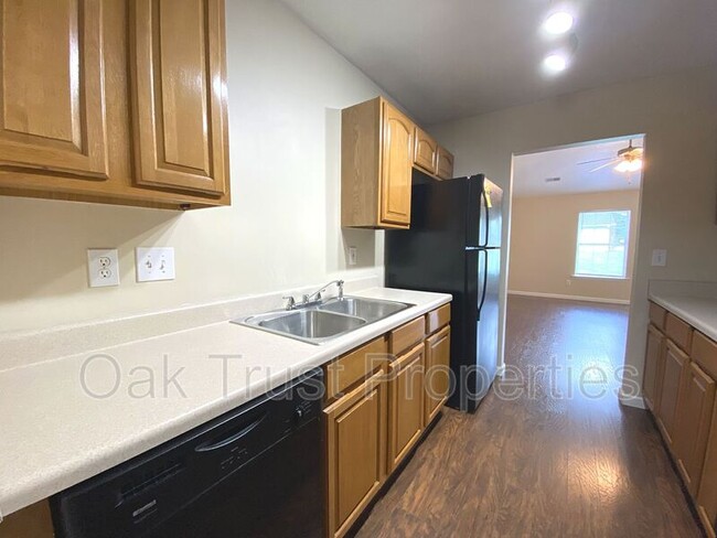 Building Photo - 7866 Park Gate Dr