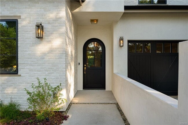 Building Photo - 4634 Vesper Ave