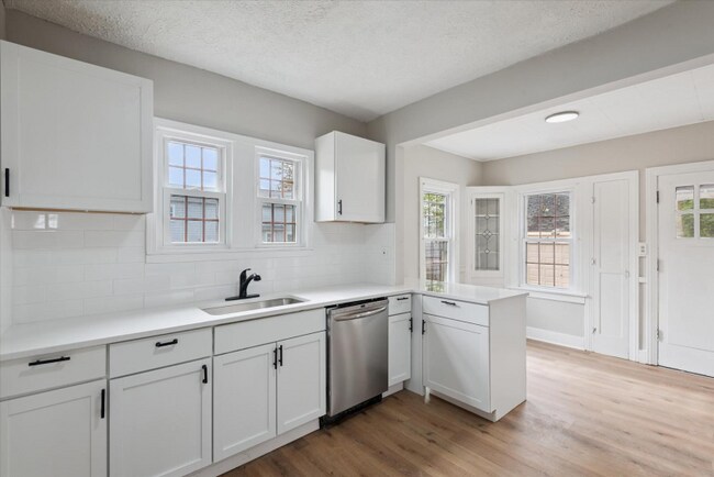 Foto del edificio - 174 E 196th St
