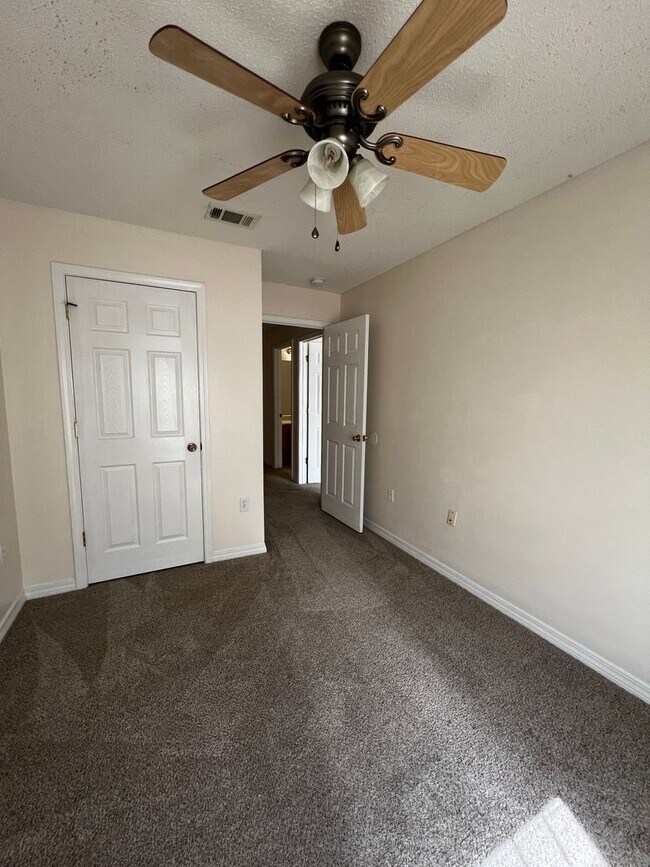 Building Photo - 202 Johnson Court Crestview, FL 32539