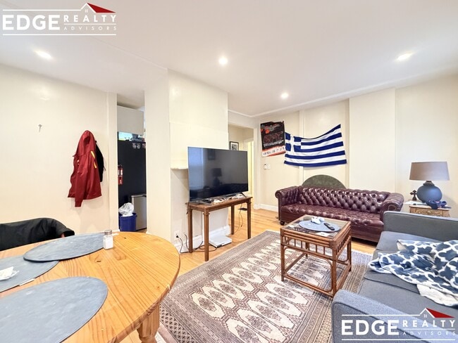 Building Photo - 5-7 Weitz Unit 7