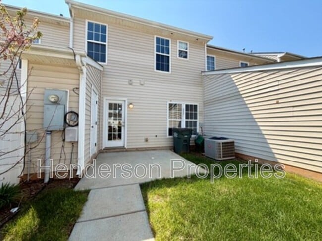 Building Photo - 4739 Forestridge Commons Dr