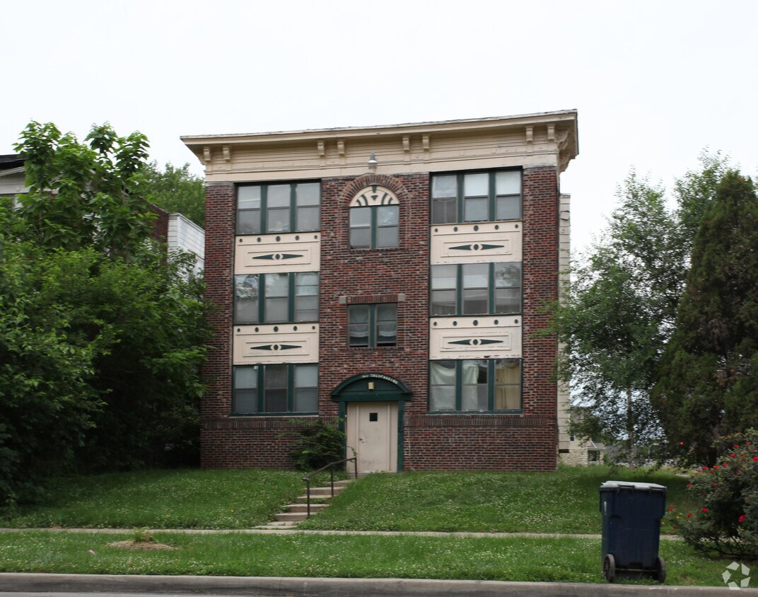Primary Photo - 2704-2706 Benton Blvd
