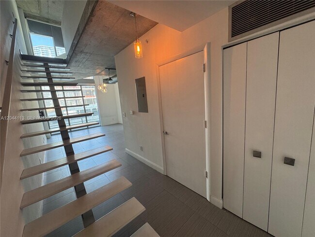 Foto del edificio - 690 SW 1st Ct