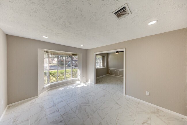 Building Photo - 361 Dawn Hill Dr