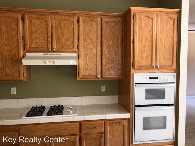 Building Photo - 4 br, 2 bath House - 1038 Armstrong Way