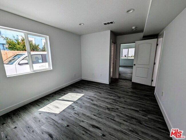 Foto del edificio - 753 E Adams Blvd