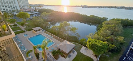 Building Photo - 7050 Sunset Dr S