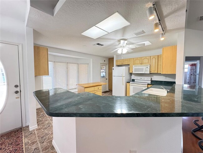 Building Photo - 21606 Rosewood Ct