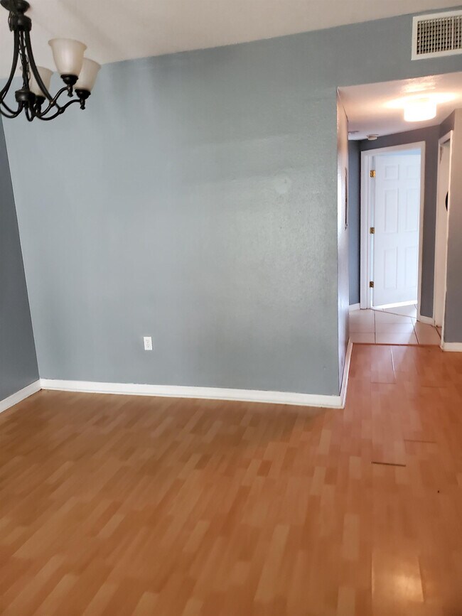 Foto del edificio - 6004 Portsdale Pl