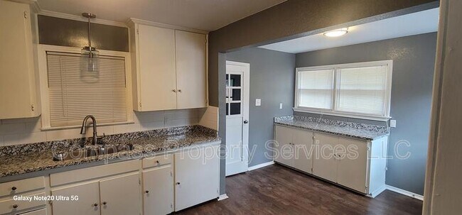Building Photo - 2213 N 41st St