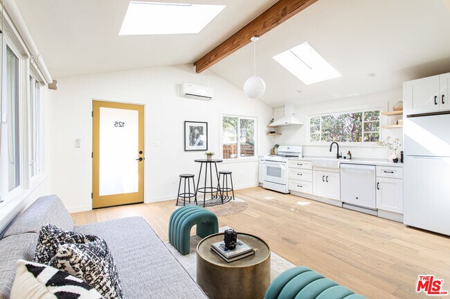 Foto del edificio - 125 Hackett Pl