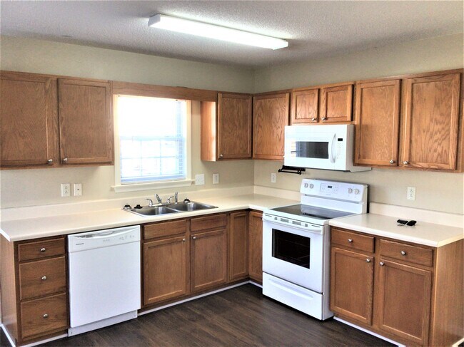 Building Photo - 5525 Bridgegate Drive