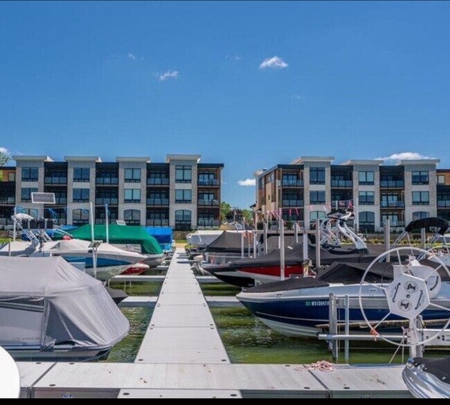 Foto del edificio - 5600 Lake Edge Rd