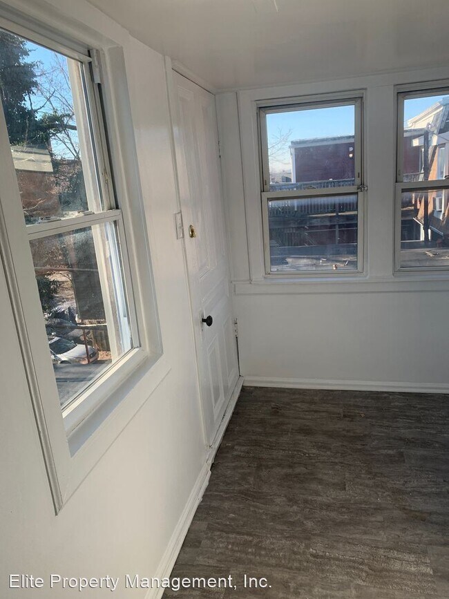 Building Photo - 1 br, 1 bath House - 252 E. King St., Apt. 3