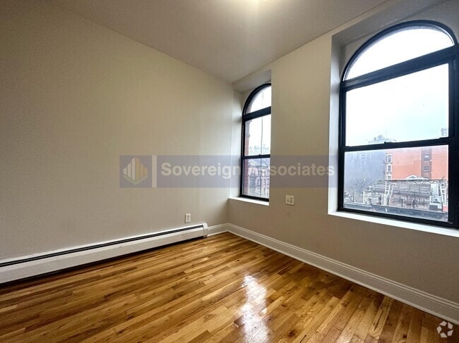 Building Photo - 386 Manhattan Ave