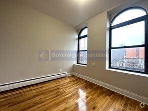 Building Photo - 386 Manhattan Ave