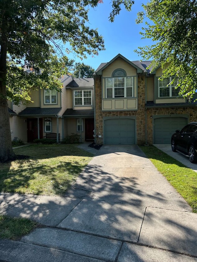 3BR/2.5BA Townhome with garage - 3BR/2.5BA Townhome with garage