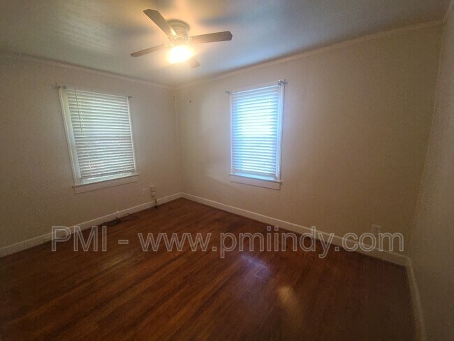 Foto del edificio - 2227 E Riverside Dr