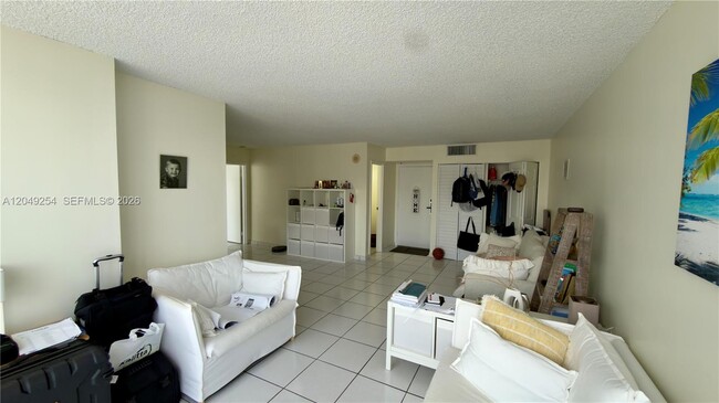 Foto del edificio - 16909 N Bay Rd