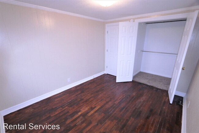 Building Photo - 3 br, 1 bath House - 219 W. 18th Street