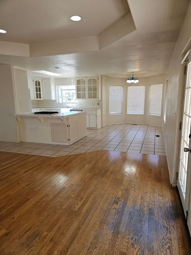 Building Photo - Beautiful custom home
