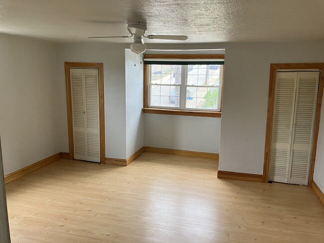 Master Bedroom - 1630 Oakhurst St