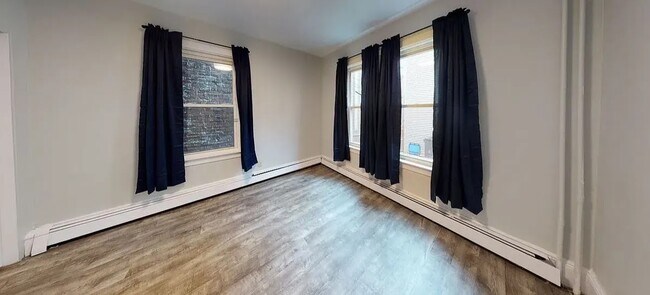 Building Photo - 101 1/2 Calumet St