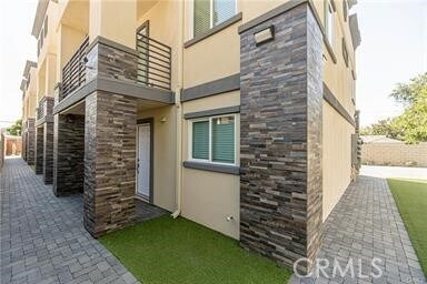 Foto del edificio - 225 N San Antonio Ave