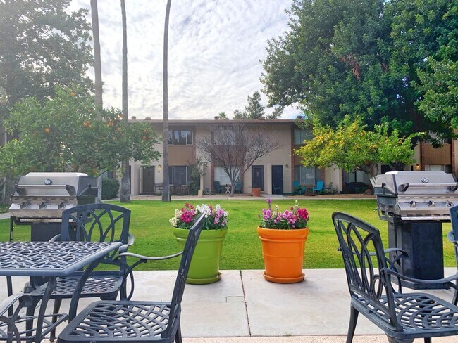 BBQ Grilling & Sitting Area - 4701 N 68th St