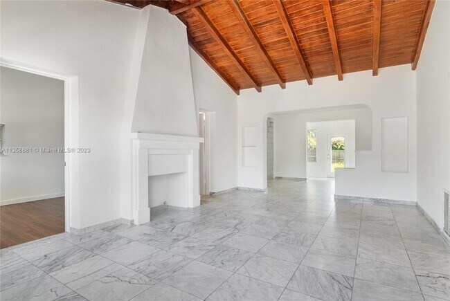 Foto del edificio - 8851 Emerson Ave