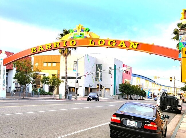 Foto del edificio - 1 br, 1 bath Triplex - 1830 Newton Avenue ...