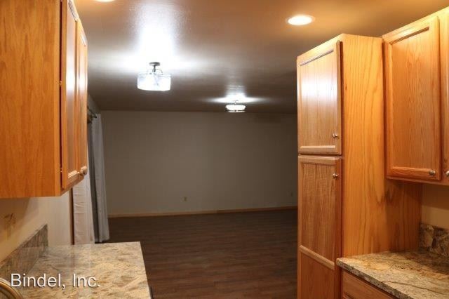 Building Photo - 3853 Walnut Dr