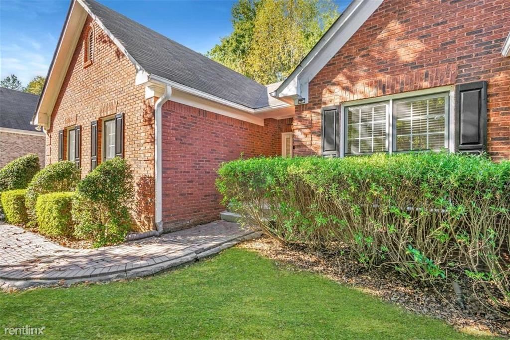 Primary Photo - 3998 Tamarack Dr NW
