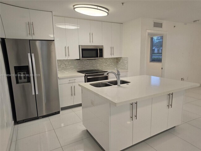 Foto del edificio - 2651 NE 212th Terrace