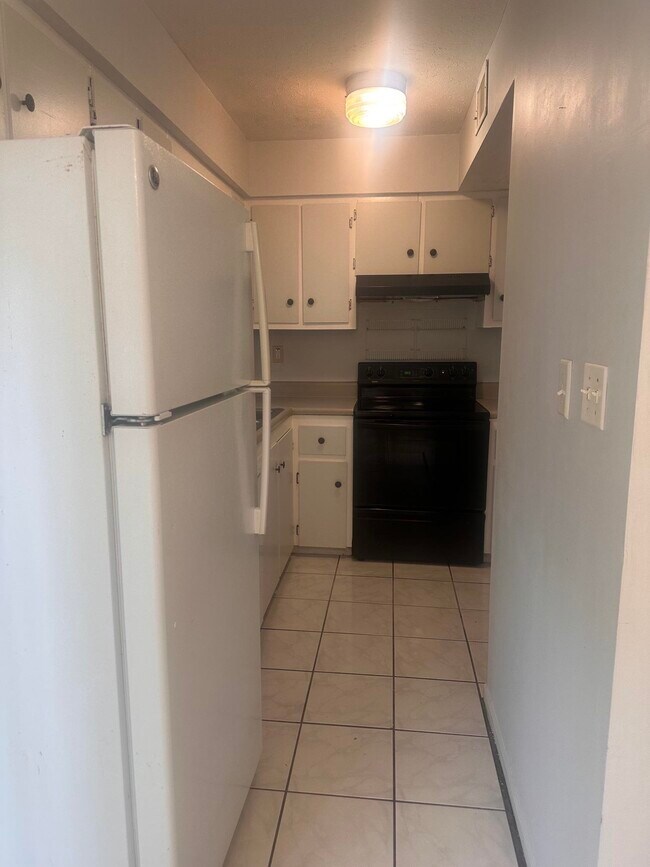 Foto del edificio - 4403 Lakeside Dr