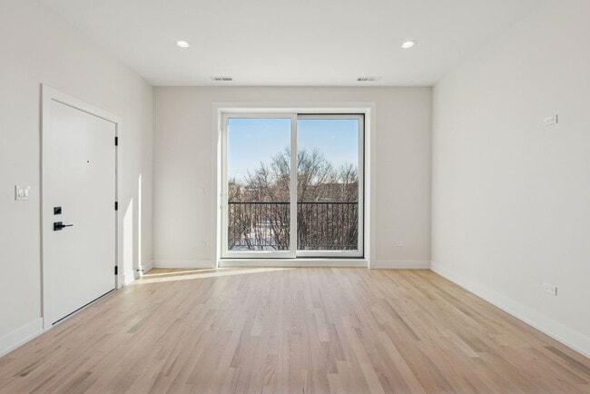 Building Photo - 4536 S Prairie Ave