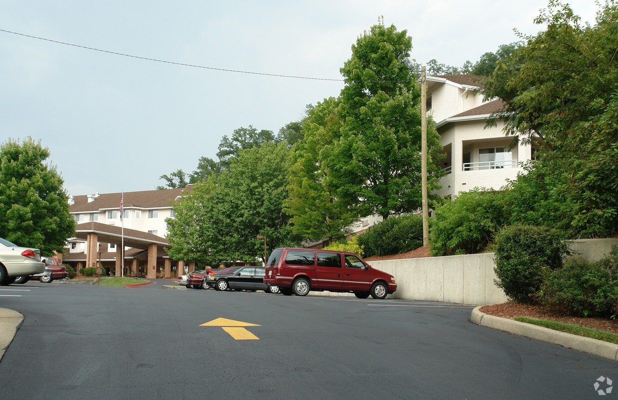 Elm Park Estates Apartments in Roanoke, VA