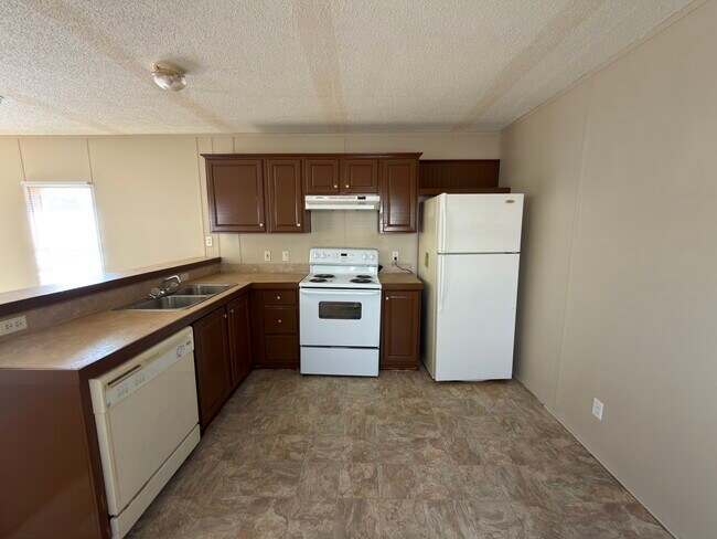 Building Photo - 25353 Nuway Ave