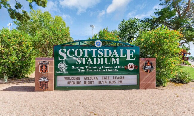 Foto del edificio - 7181 E Camelback Rd