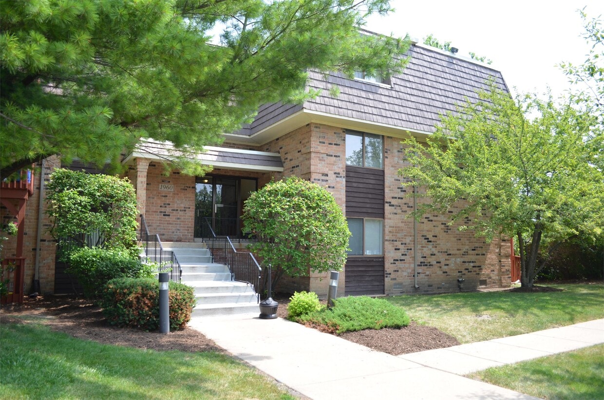 1960 Selmarten Rd, Aurora, IL 60505 Townhome Rentals in Aurora IL