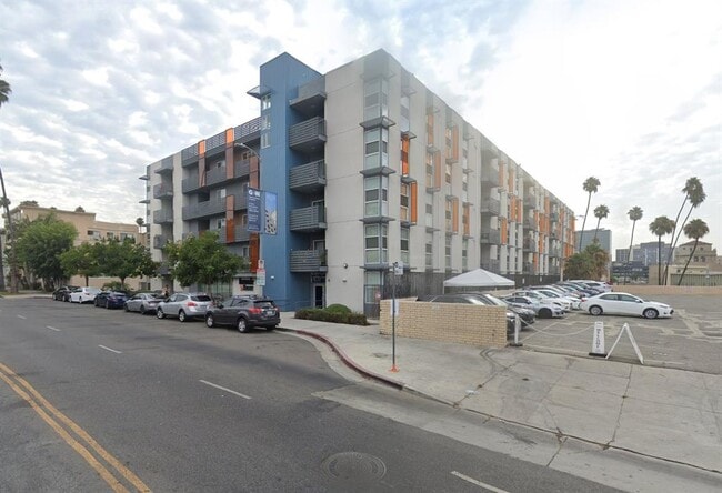 Building Photo - 540 Normandie Ave