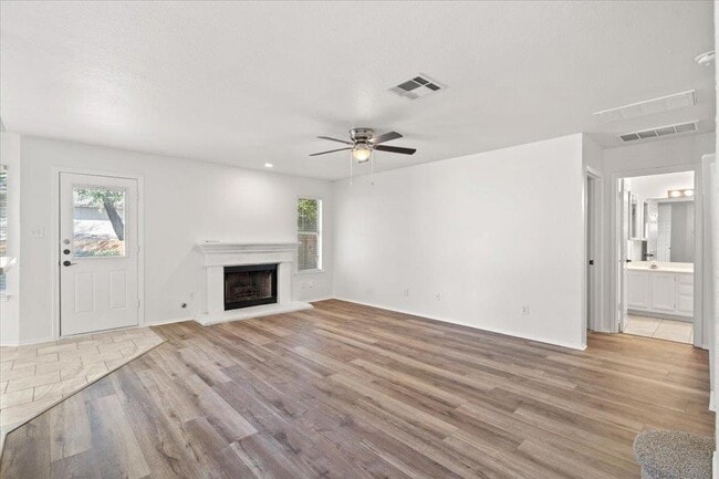 Foto del edificio - 15423 Quinley Dr