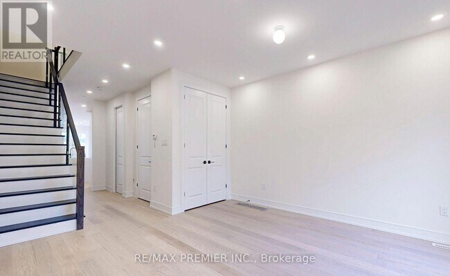 Building Photo - 208 McRoberts Ave